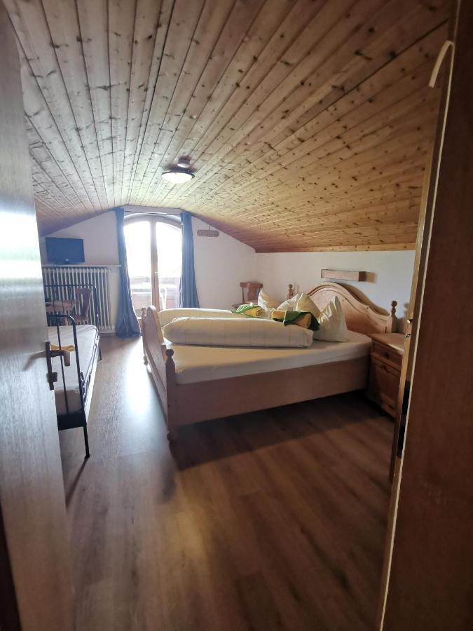Hotel Garni Austermayer Traunreut Bagian luar foto
